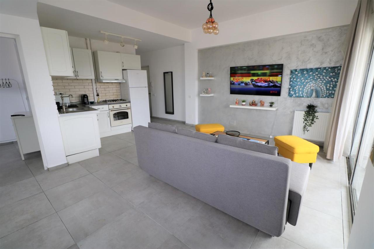 Serenity Heights Apartment: A Panoramic Haven Near Old Town - Free Minibar Бухарест Экстерьер фото