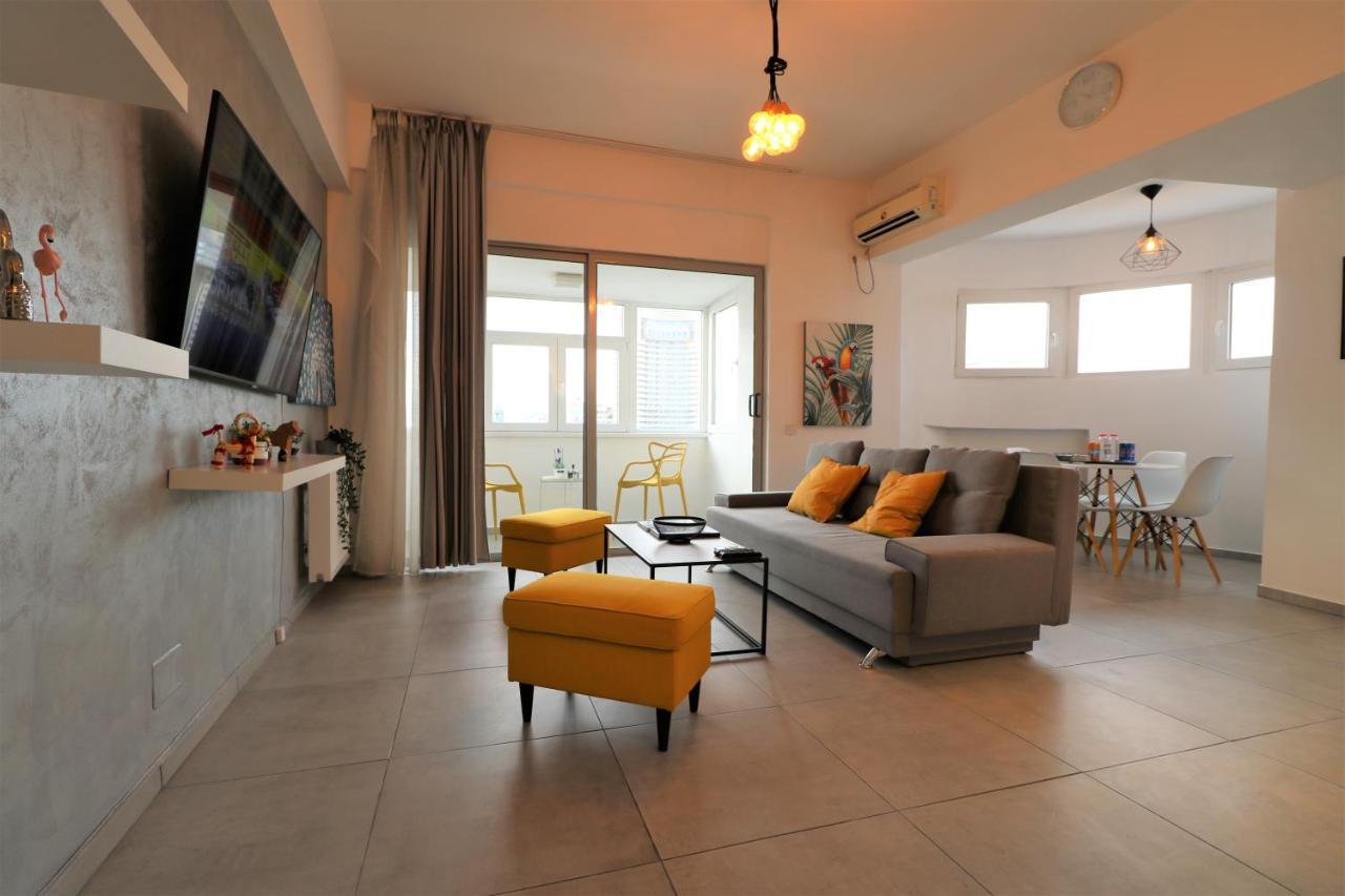 Serenity Heights Apartment: A Panoramic Haven Near Old Town - Free Minibar Бухарест Экстерьер фото