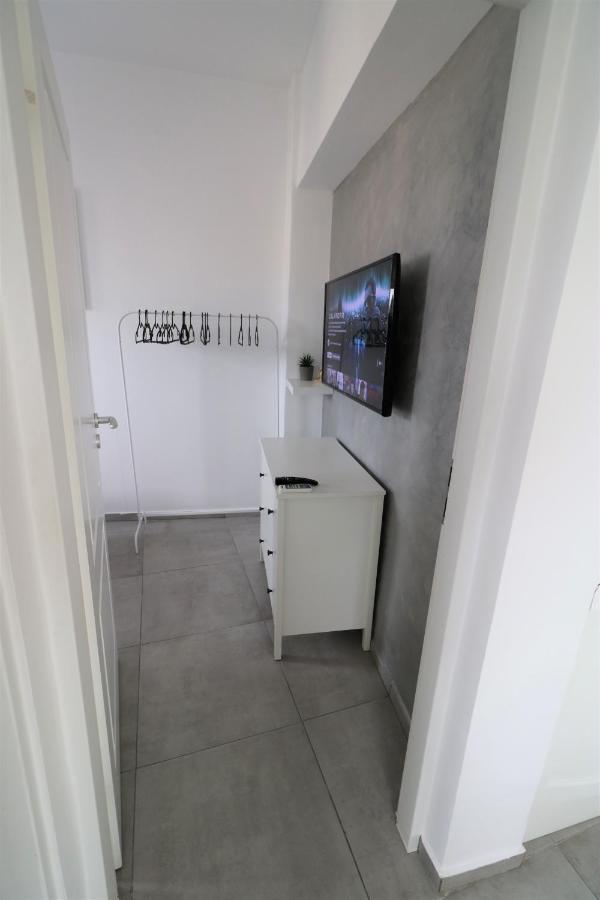 Serenity Heights Apartment: A Panoramic Haven Near Old Town - Free Minibar Бухарест Экстерьер фото