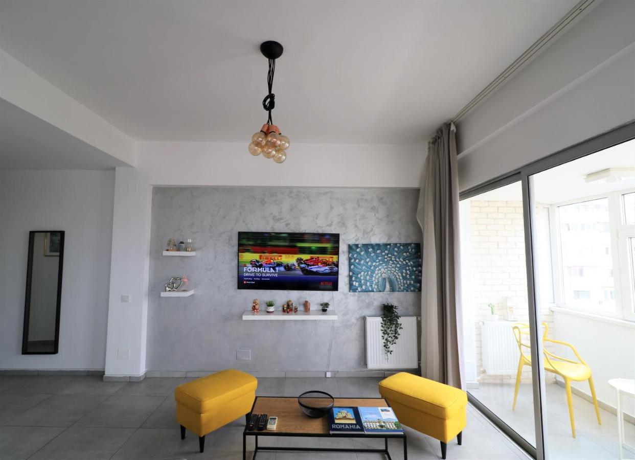Serenity Heights Apartment: A Panoramic Haven Near Old Town - Free Minibar Бухарест Экстерьер фото