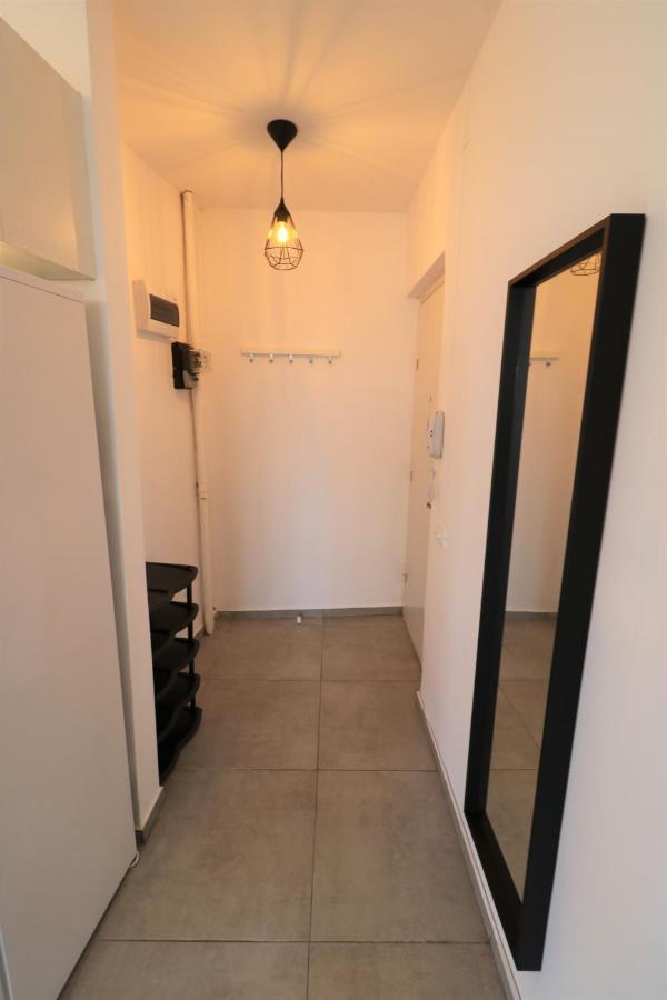 Serenity Heights Apartment: A Panoramic Haven Near Old Town - Free Minibar Бухарест Экстерьер фото