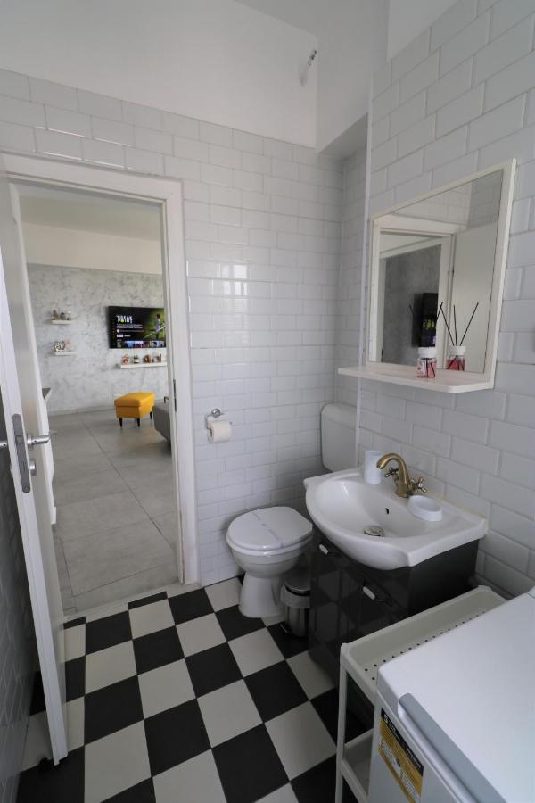 Serenity Heights Apartment: A Panoramic Haven Near Old Town - Free Minibar Бухарест Экстерьер фото