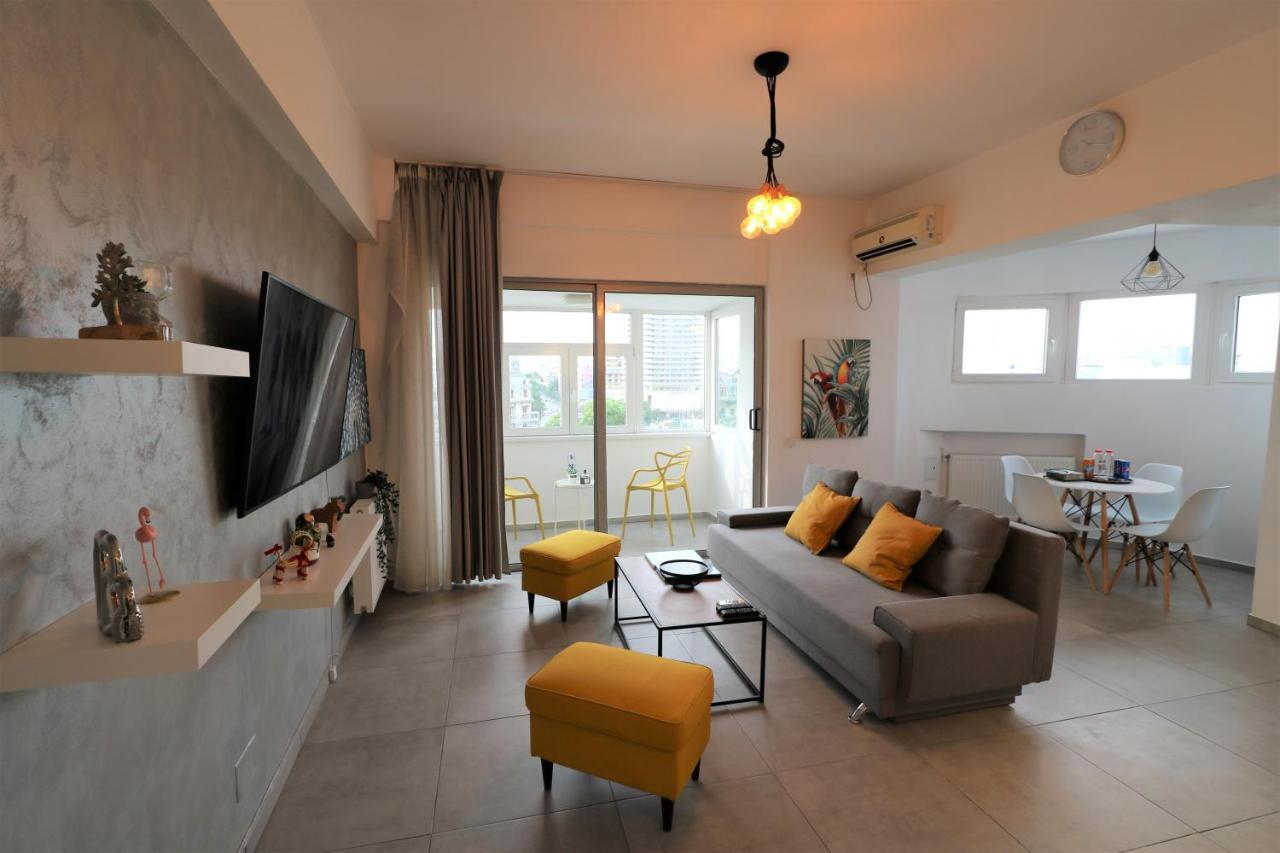 Serenity Heights Apartment: A Panoramic Haven Near Old Town - Free Minibar Бухарест Экстерьер фото