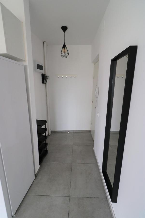 Serenity Heights Apartment: A Panoramic Haven Near Old Town - Free Minibar Бухарест Экстерьер фото