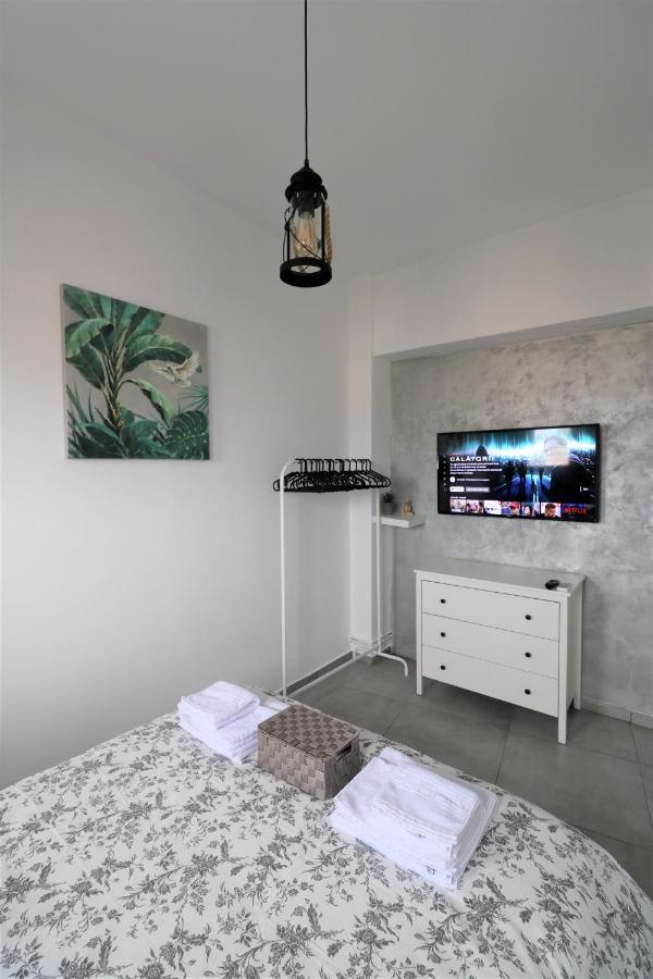 Serenity Heights Apartment: A Panoramic Haven Near Old Town - Free Minibar Бухарест Экстерьер фото