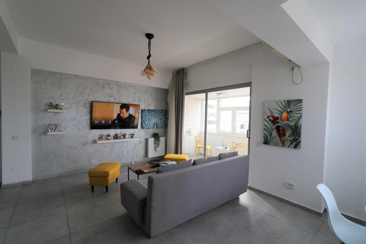 Serenity Heights Apartment: A Panoramic Haven Near Old Town - Free Minibar Бухарест Экстерьер фото