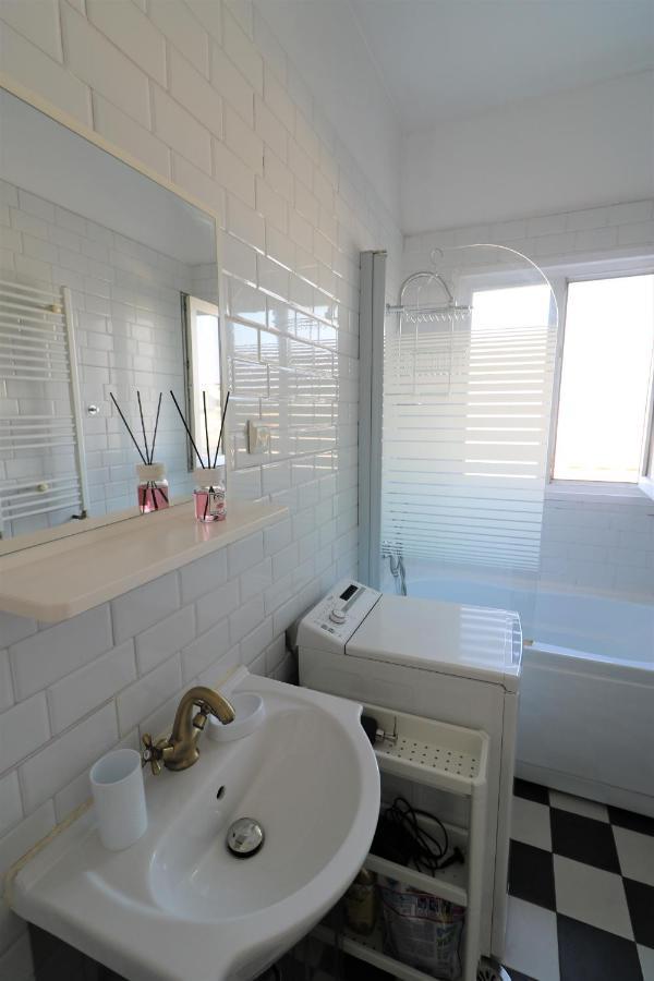 Serenity Heights Apartment: A Panoramic Haven Near Old Town - Free Minibar Бухарест Экстерьер фото
