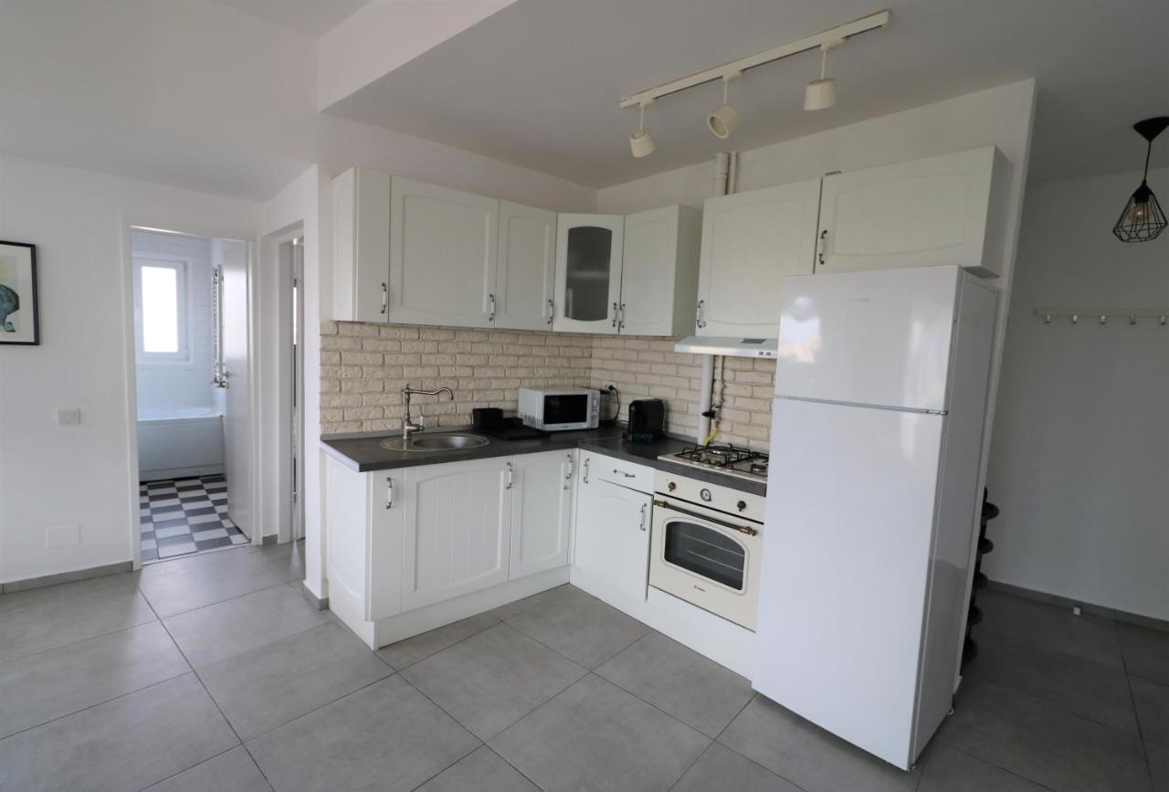 Serenity Heights Apartment: A Panoramic Haven Near Old Town - Free Minibar Бухарест Экстерьер фото